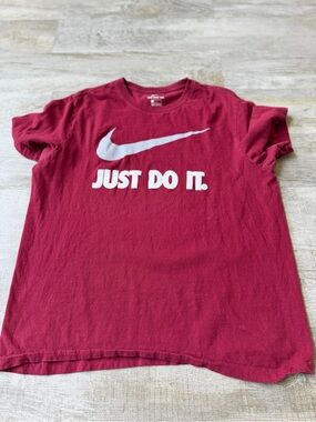 Nike “Just Do It” T-Shirt Red Big Swoosh Graphic Tee Men’s Large Cotton